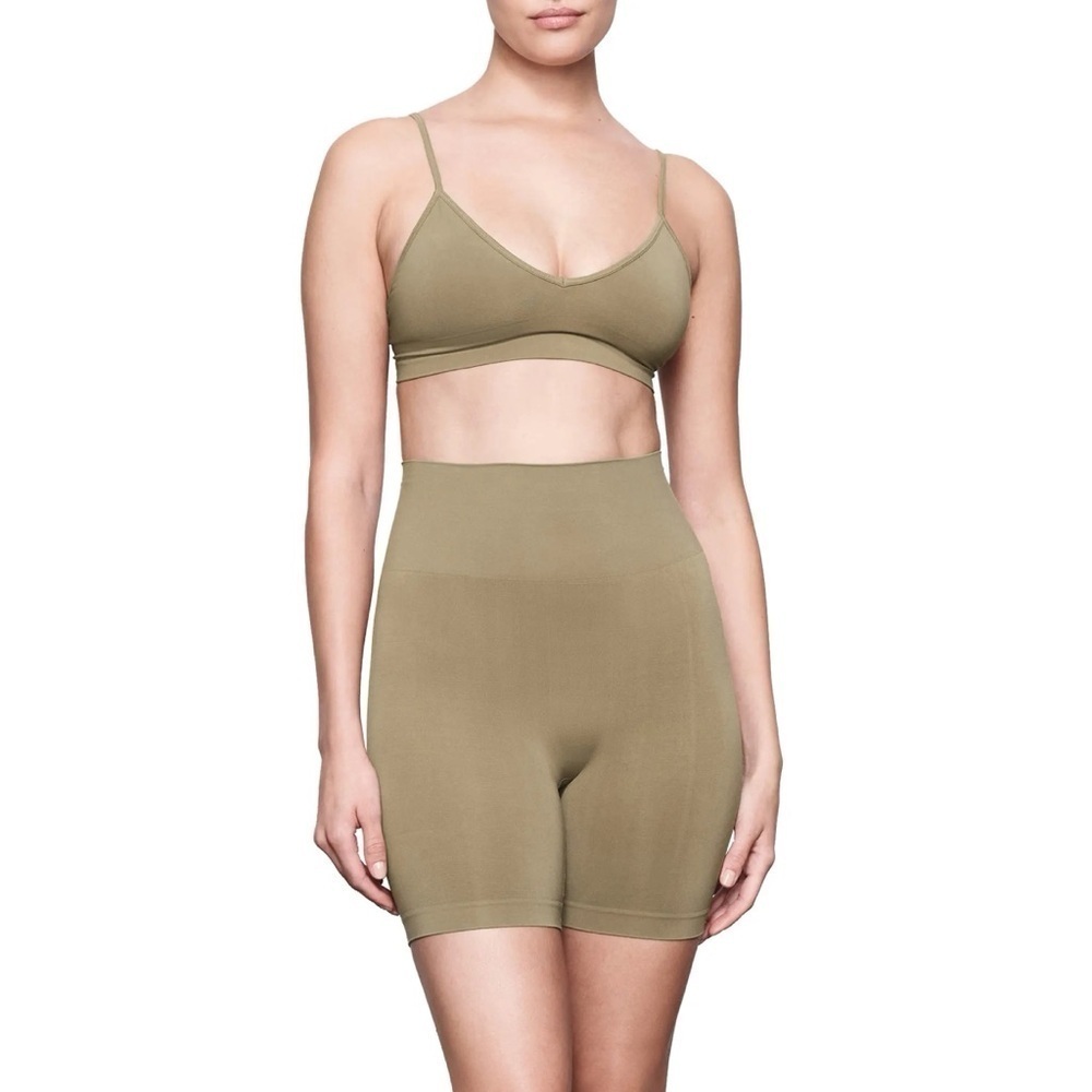 SKIMS Soft Smoothing Seamless Short in Army Green
